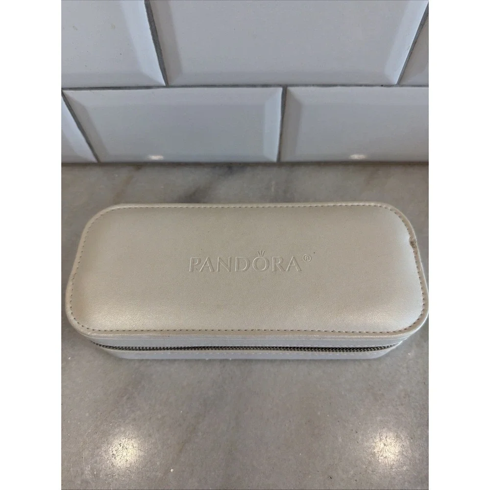Pandora Cream Leather Oblong Jewelry Box/ Organizer/Travel With Zipper GW993